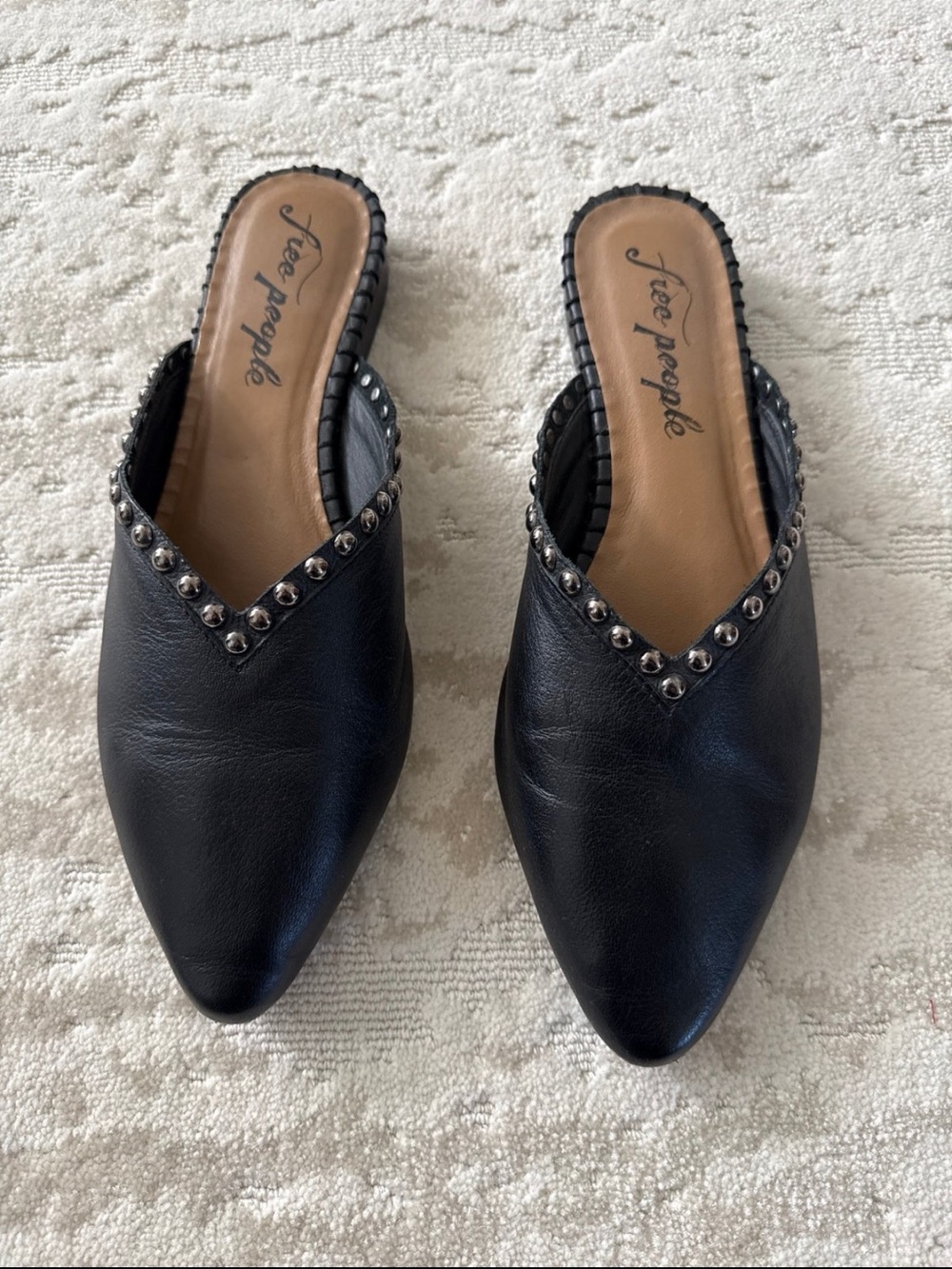 Free People Black Pointed Leather Mule w/Silver Stud Trim Size 9.5 or 40 - Picture 2 of 5